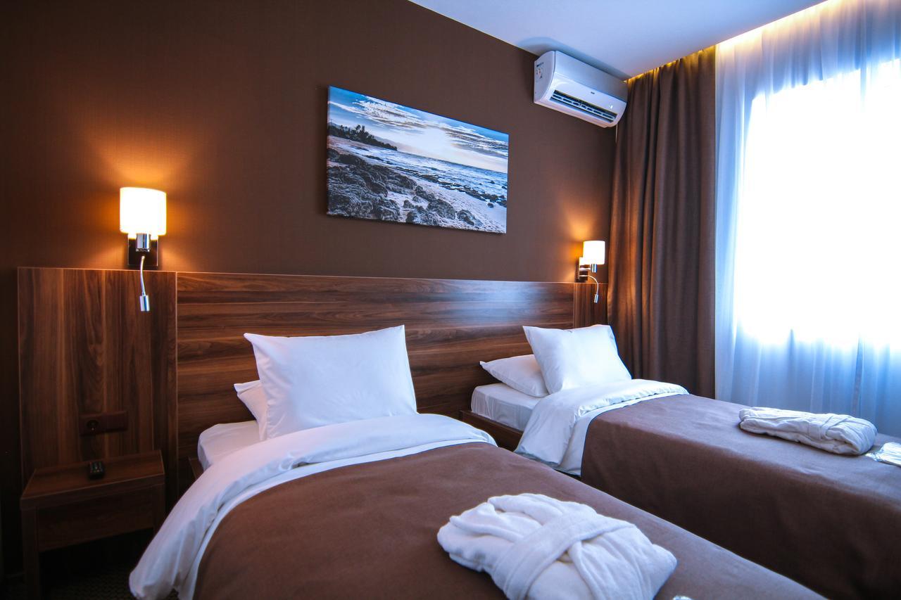 Sky Inn Batoumi Extérieur photo