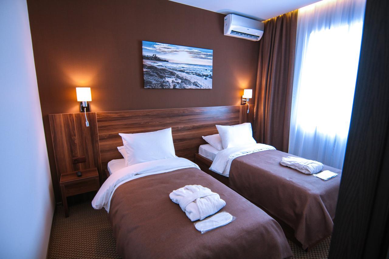 Sky Inn Batoumi Extérieur photo