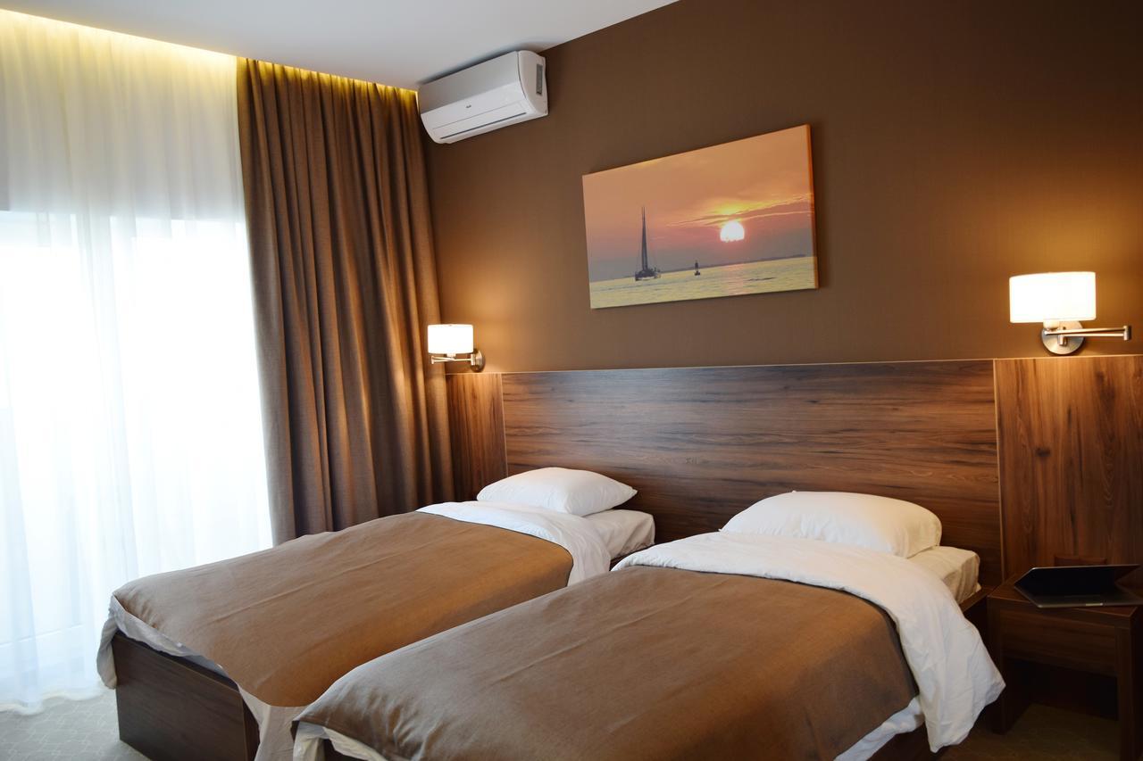 Sky Inn Batoumi Extérieur photo