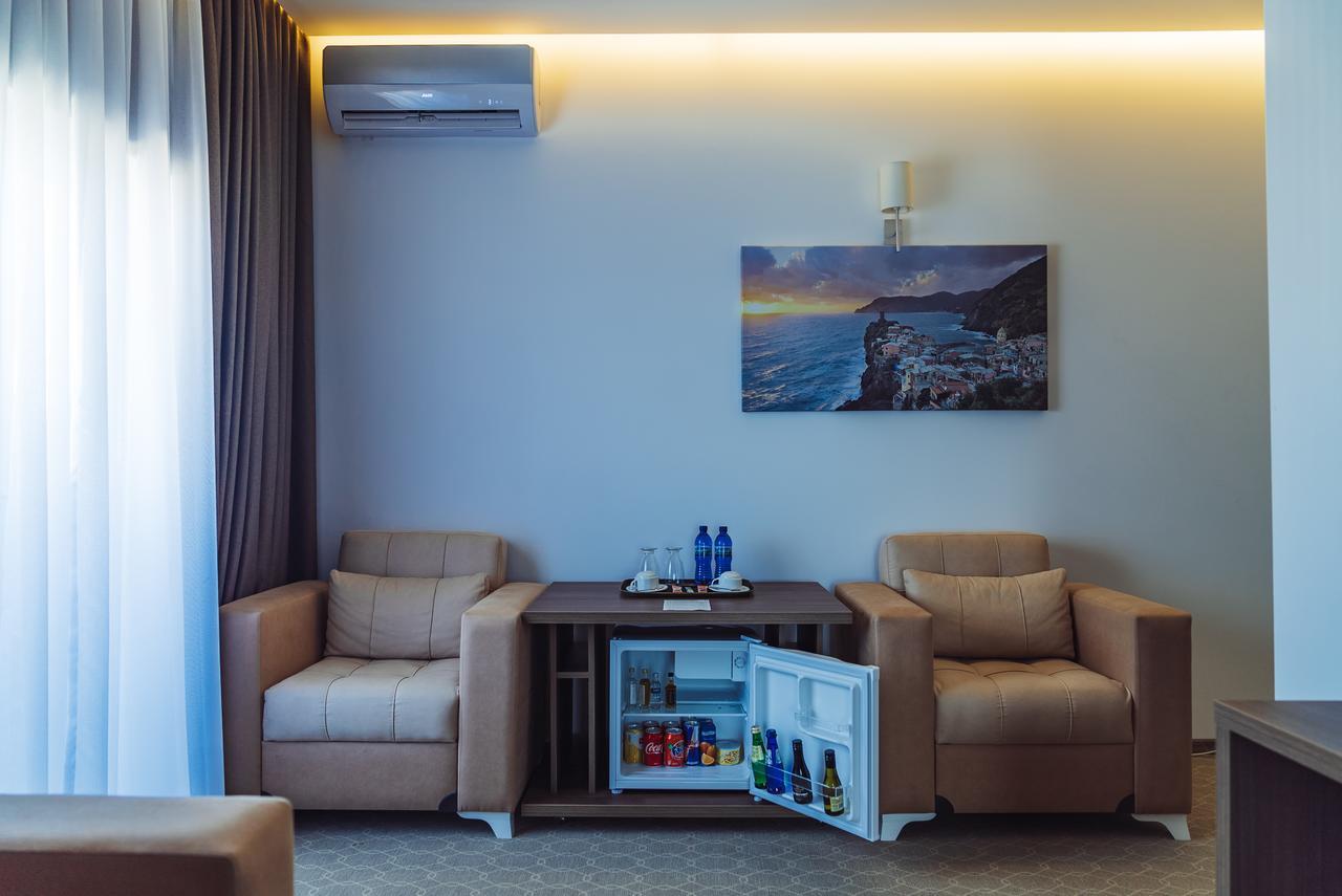 Sky Inn Batoumi Extérieur photo