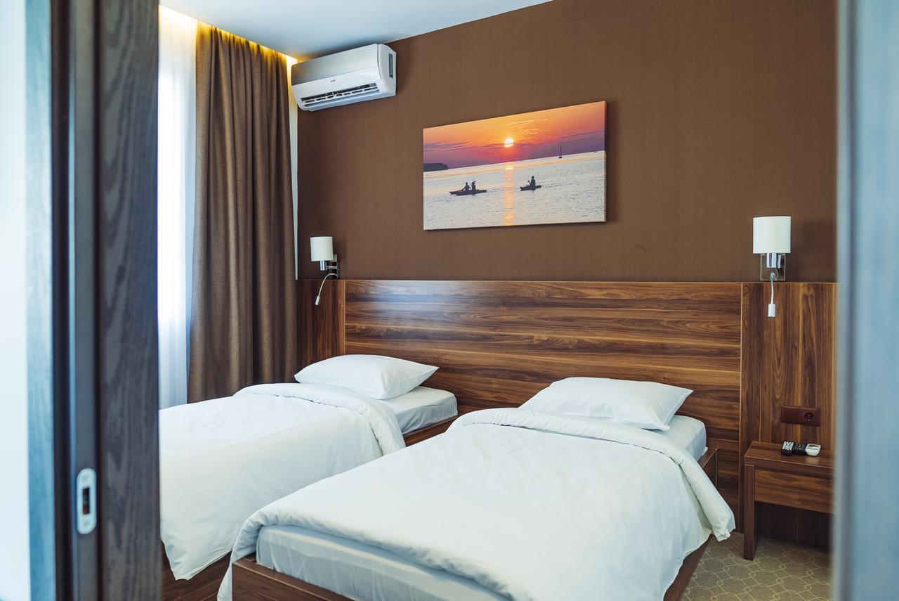 Sky Inn Batoumi Extérieur photo