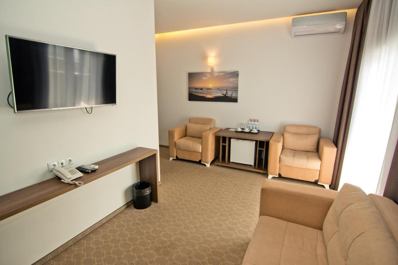 Sky Inn Batoumi Extérieur photo