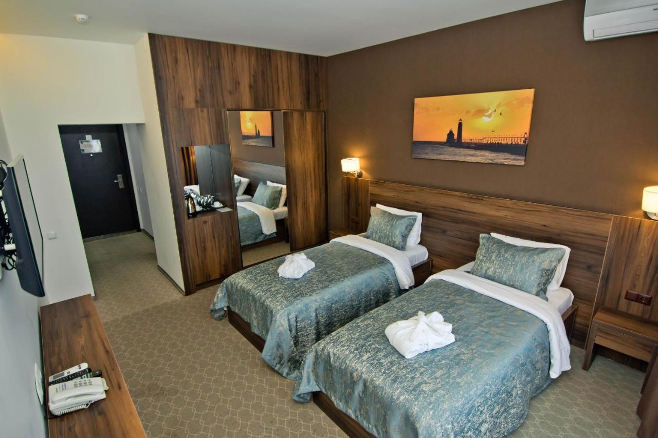 Sky Inn Batoumi Extérieur photo